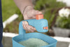 " Hand-Held Spreader: Easy Fertilizer, Seed, and Salt Distribution for Lush Lawns up to 100 m²"